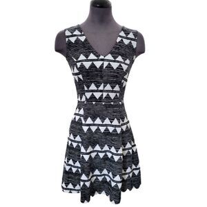 EC H&M SLEEVELESS V-NECK SKATER DRESS SZ. XS